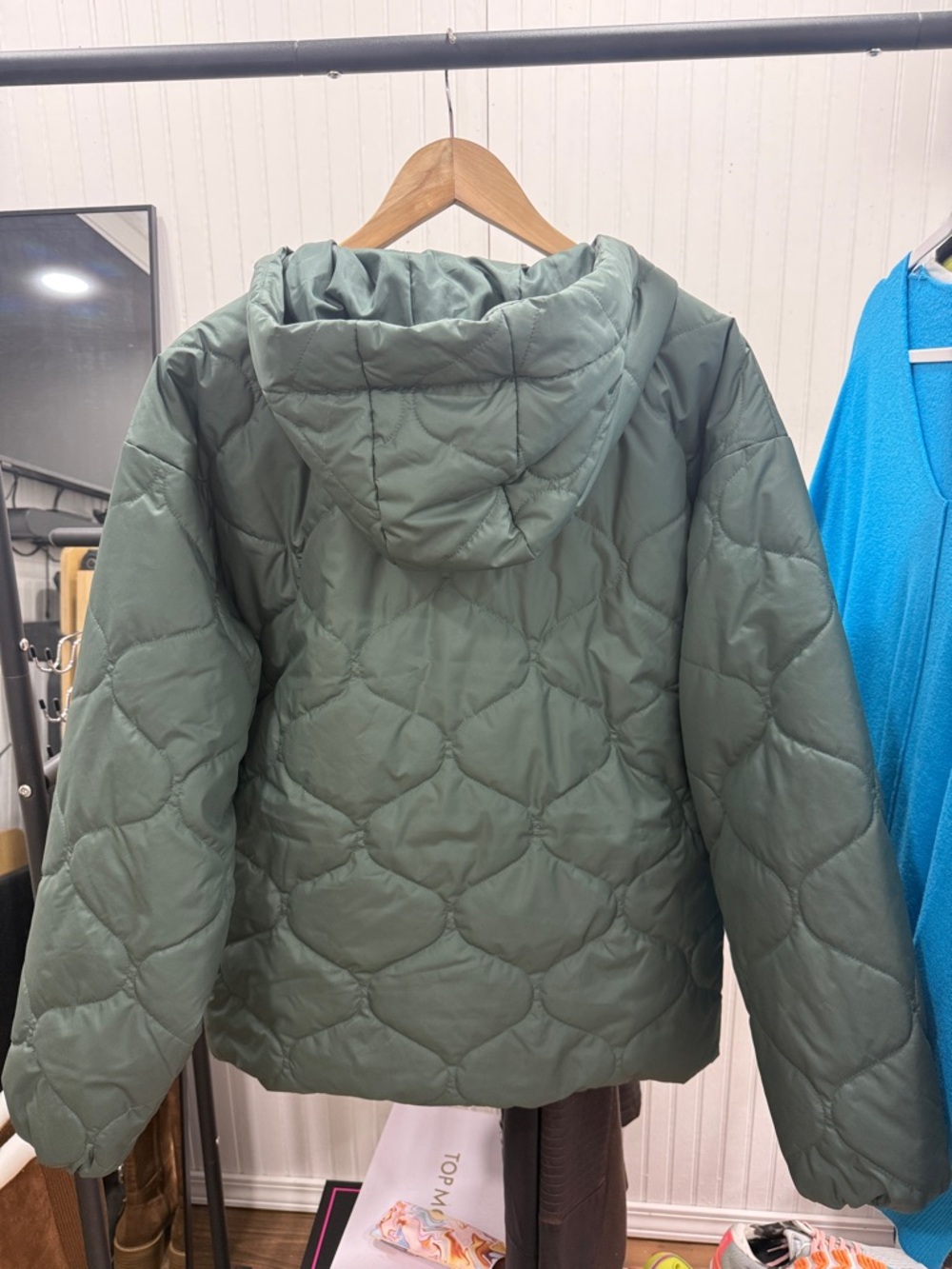 NWOT Women’s Nike Quilted Sage Green Pullover Hoodie with White Swoosh - Picture 6 of 6